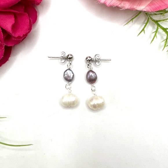 Jewelry - NEW⚜️Baroque Freshwater Pearl Dangly Earrings